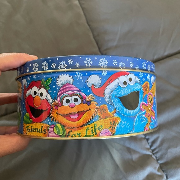 Sesame Street Christmas Cookie Tin box - Picture 6 of 9